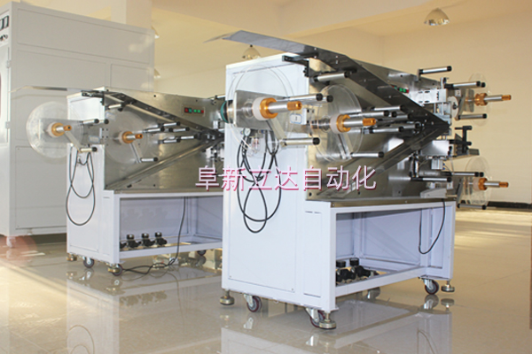 氣動控制張力卷繞機(jī)用于啟動電容器的生產(chǎn)中。